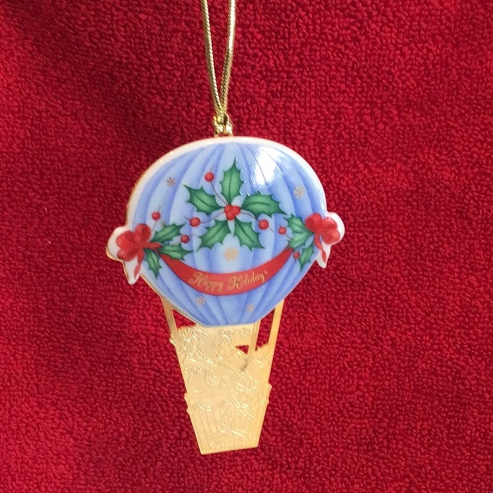 Lenox Hot Air Balloon Santa Porcelain Metal Ornament.
